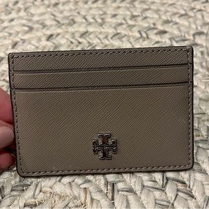 Tory Burch Emerson Leather Slim Card Holder in Grey/Tan